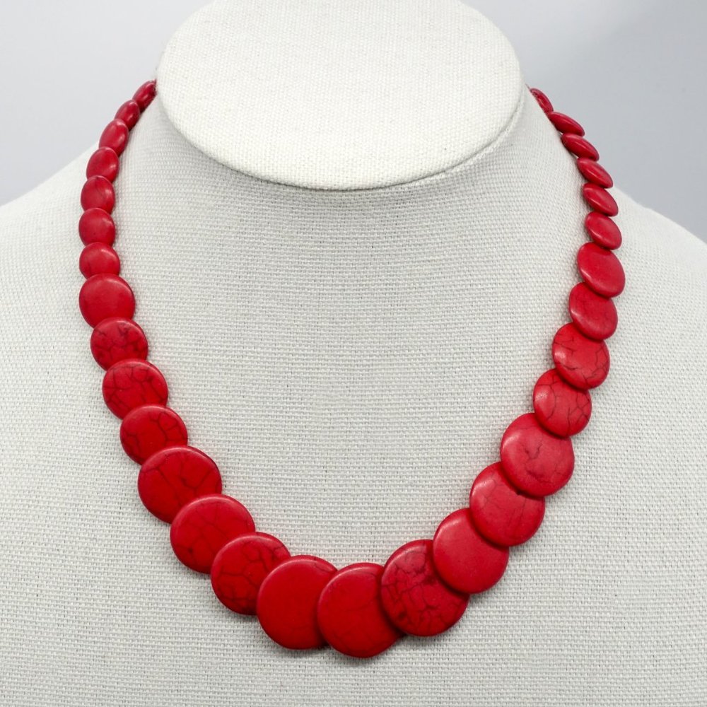 Red Howlite necklace with lobster clasp. - Picture 3 of 5